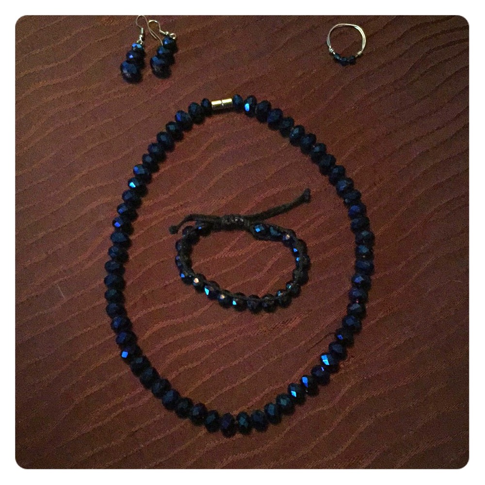 Beautiful deep blue faceted beaded jewelry set